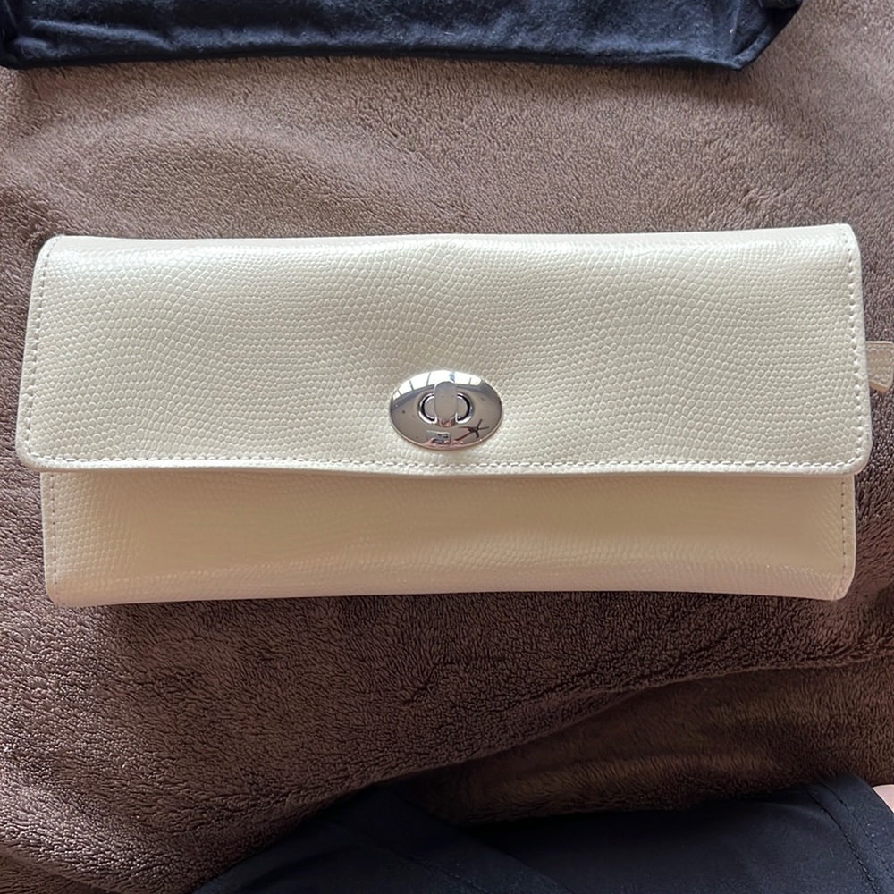 Wolf beautiful leather Jewelry Roll- Never used